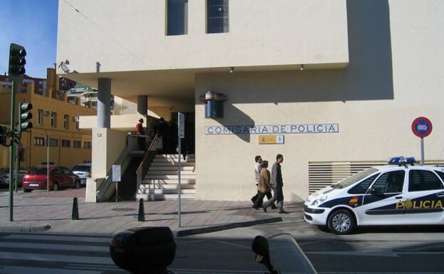 National Police officers in Fuengirola investigated the murder./SUR