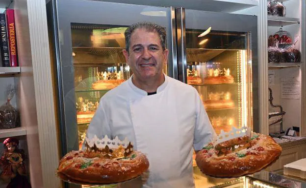 Baker Antonio Sánchez with his 'roscones' 