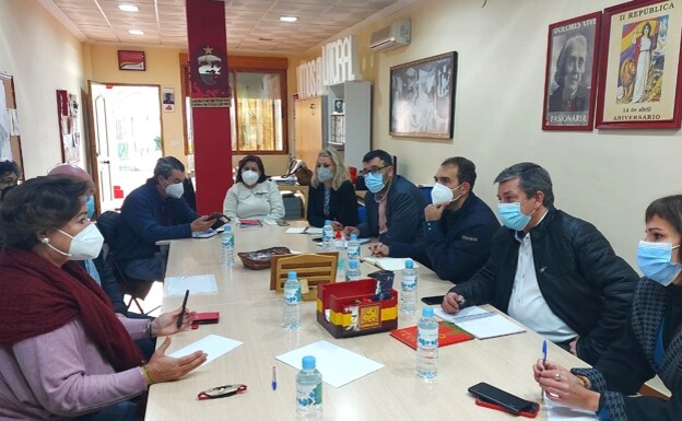Tivoli workers meet with union representatives and politicians 