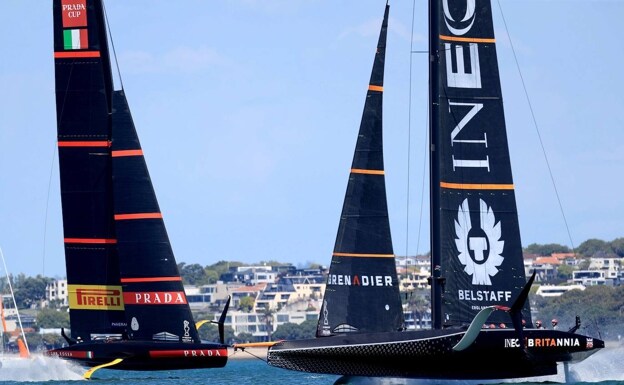 Two opposing team compete during 2021's edition, in Auckland. 