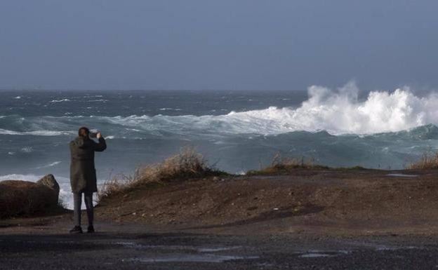 Aemet issues weather warnings for rough seas along the Andalusian coastline