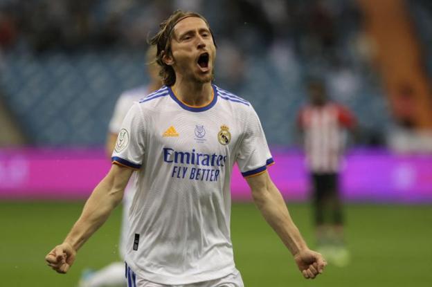 Real Madrid's Luka Modrić celebrates scoring for his team. / AFP