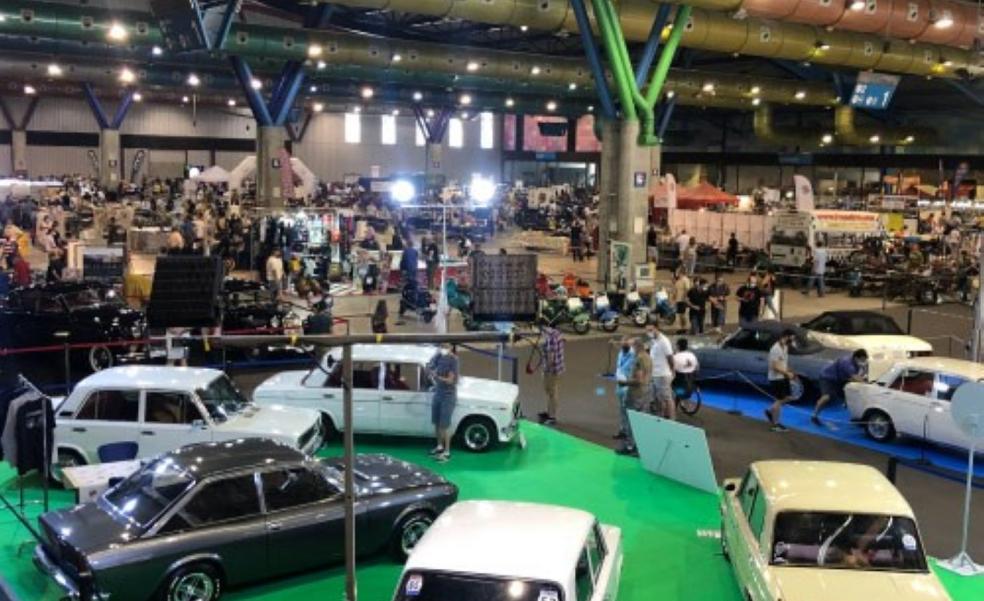 Retro automobile and motorcycle show rolls into Malaga