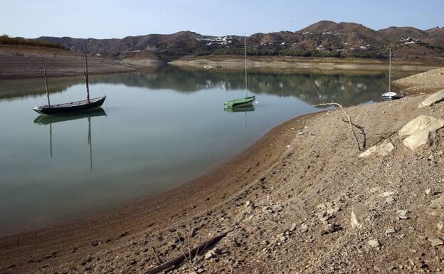 La Viñuela reservoir is at just 16 per cent of its capacity/ÑITO SALAS