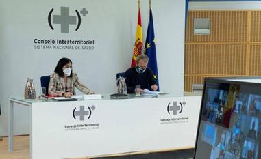 Carolina Darias and Fernando Simón, at the meeting of the Interterritorial Council./EFE / VIDEO: EP