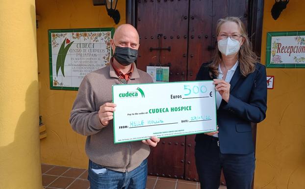 Cudeca receives 500 euros from charity car rental scheme