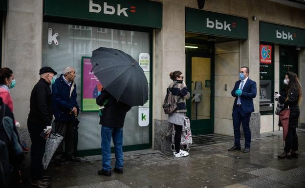 Banks finalise a plan to end the digital exclusion of the elderly in Spain