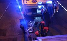 Man remains in intensive care after eight-metre fall while trying to flee from police in Vélez-Málaga
