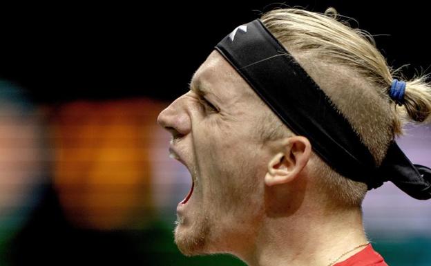 Davidovich piled the pressure on Tsitsipas