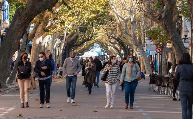 Spain drops mandatory masks outdoors as the national Covid incidence rate stands at 1,692