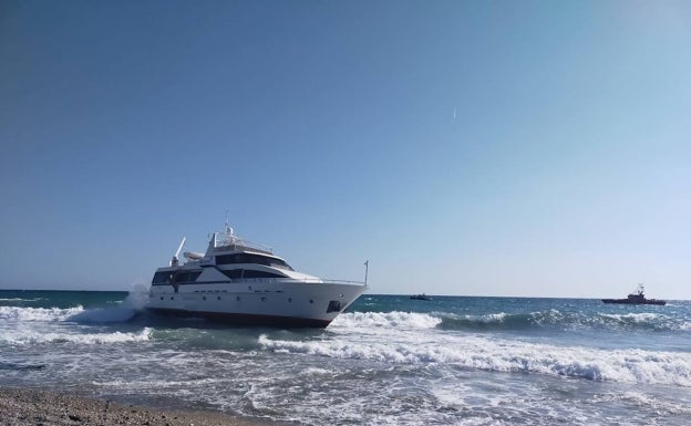 Owner of stranded megayacht refusing to pay for rescue