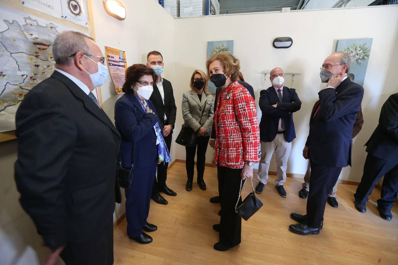 Queen Sofía visits Bancosol food bank in Malaga