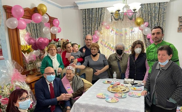 Ángeles enjoys a birthday celebration with relatives and friends. 