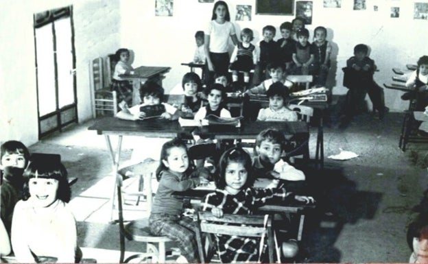 The history of education in Alhaurín de la Torre revealed through a collection of old photographs