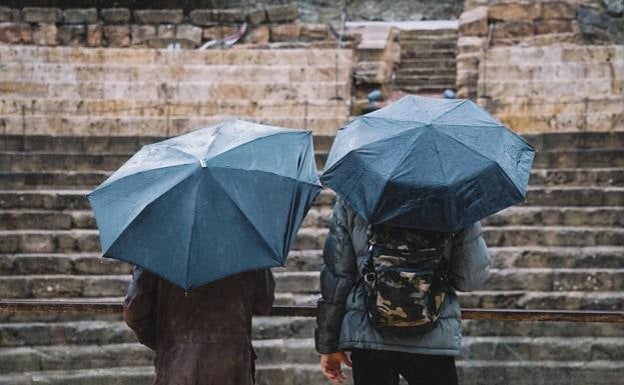 What weather can Malaga and the Costa del Sol expect this weekend?