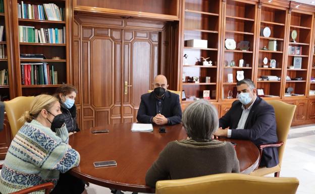 Mijas town hall offers aid to two local charities