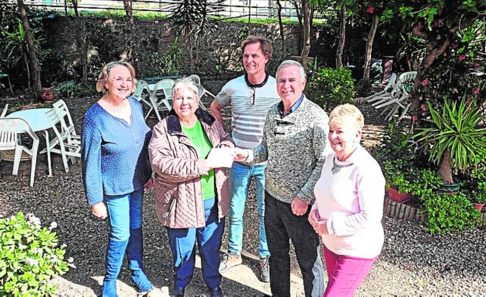 Drama group raises funds for local charity