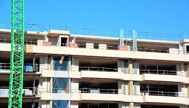 Figures on construction projects gettingunder way show a recovery in the market. 