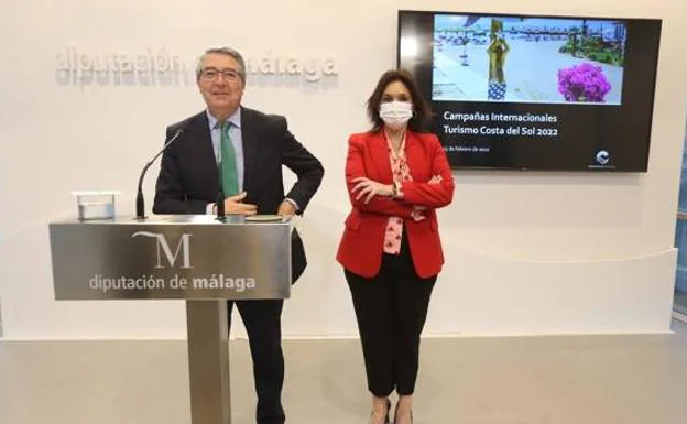 Francisco Salado and Margarita del Cid, announcing the campaign /salvador salas