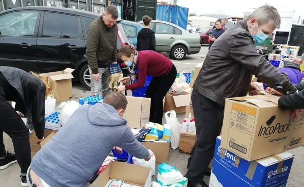 Volunteers prepare a vanload of aid to be sent to Ukraine.