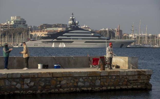 Many Russian oligarchs own superyachts /SUR