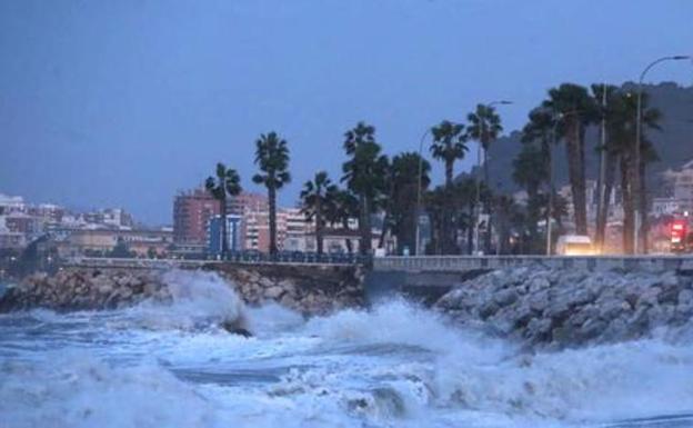 Weather alert activated for strong winds and three-metre-high waves in Malaga and along the coast