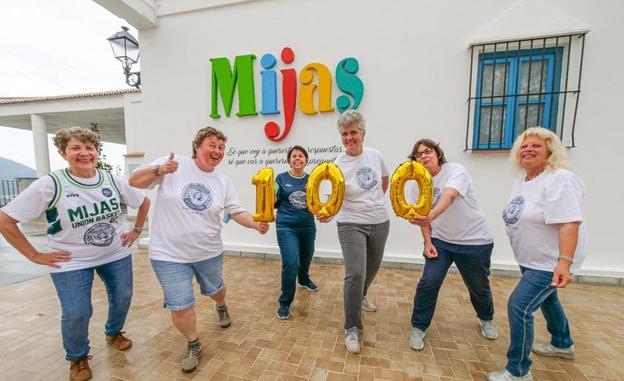 Celebrating 100 years of Soroptimist International at the Mijas club./sur