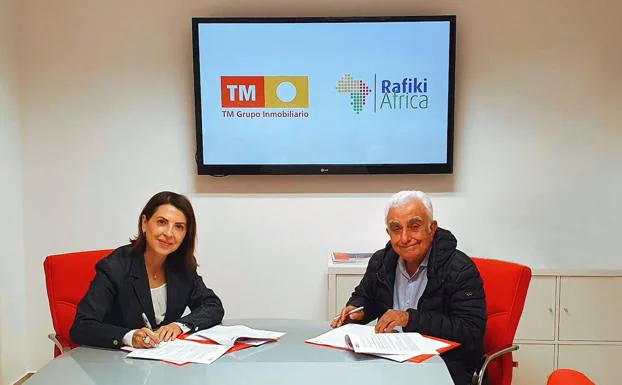 TM Real Etsate Group president Ángeles Serna and Rafiki president Juan Amirola.