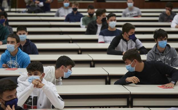 The end of mandatory Covid masks indoors divides the regions in Spain