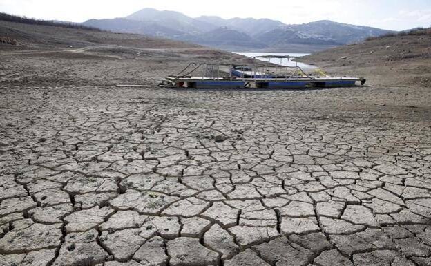 La Viñuela could soon be declared a dead reservoir. /Ñito salas