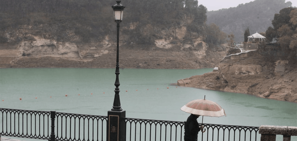 Malaga’s reservoir levels start to rise after heavy overnight rain and some areas see snow