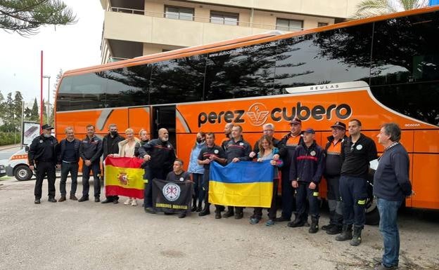 Watch as Marbella firefighters set off for Poland with humanitarian aid, before they return with the coach full of refugees