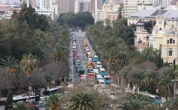 Striking hauliers bring traffic to a halt in Malaga city centre