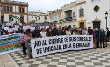 Hundreds of Serranía residents protest in Ronda the closure of Unicaja bank branches in the area