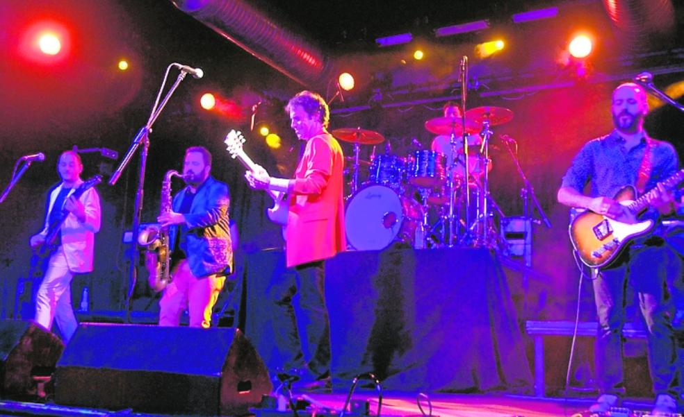 Top Dire Straits tribute band stop off in Malaga during national tour