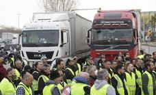 Government says police escorts are the solution to 'illegal' hauliers’ strike in Spain
