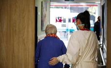 Andalucía proposes giving fourth Covid jab to elderly people in residential homes