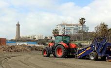 Estepona gets its beaches in tip-top condition ready for Easter holidaymakers