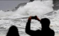 Amber alert: 10-metre-high waves set to batter the Costa del Sol this week