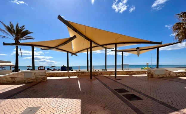 Fuengirola continues to modernise promenade with installation of four new pergolas
