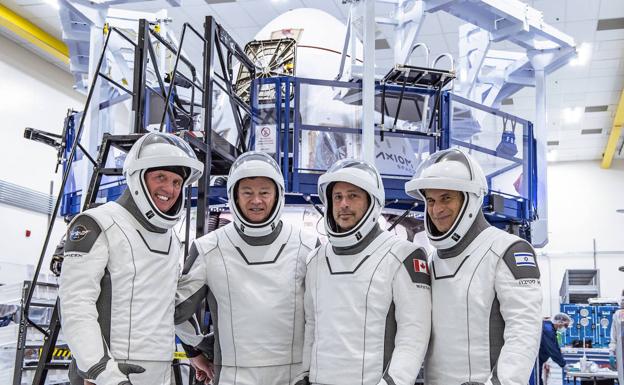 Watch as Spanish astronaut pilots first private space mission to the International Space Station