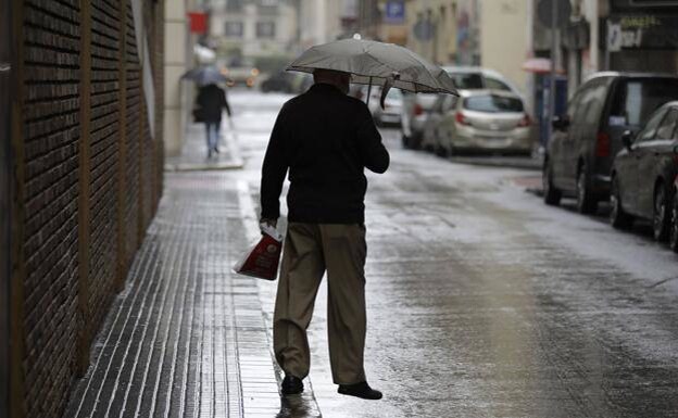 The rain may not reach Malaga until Friday but strong winds and high seas are expected on Tuesday. 