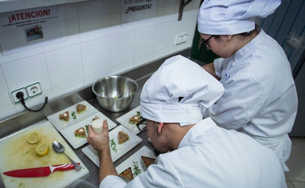 Aloreña olive tapa competition aims to find the three best dishes with big prizes on offer