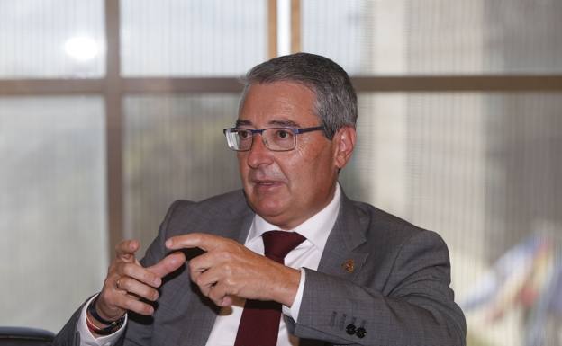 President of the provincial authority, Francisco Salado. 