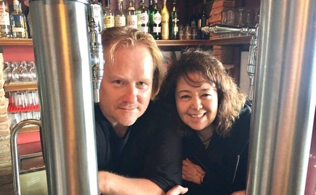Mark Vernon and Carolina Perry are the owners of Elements bar. /sur