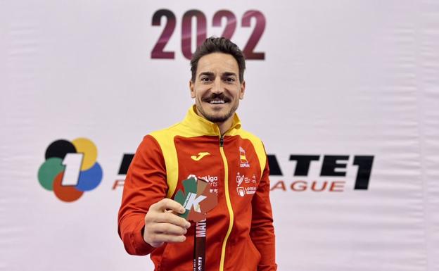 Damián Quintero poses with his bronze medal in Matosinhos. /SUR