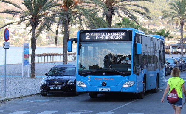 A bus in Almuñécar /SUR