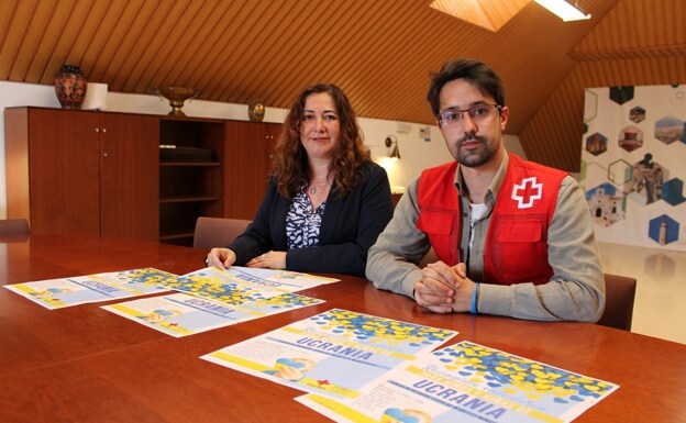 Verónica Ensberg and Ander Echebarría announce the campaign. 
