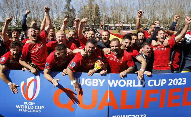The Spanish national team celebrates qualifying for the 2023 Rugby World Cup in March. 