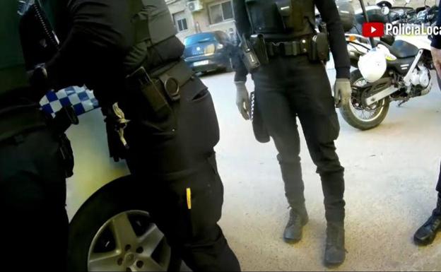 Watch as police find wanted man hiding in the base of a bed during a property search